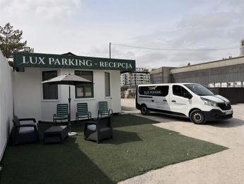 Główne zdjęcie parkingu Lux Parking Premium - lotnisko Warszawa Okęcie (WAW) Lux Parking Premium - lotnisko Warszawa Okęcie (WAW) - główne zdjęcie parkingu
